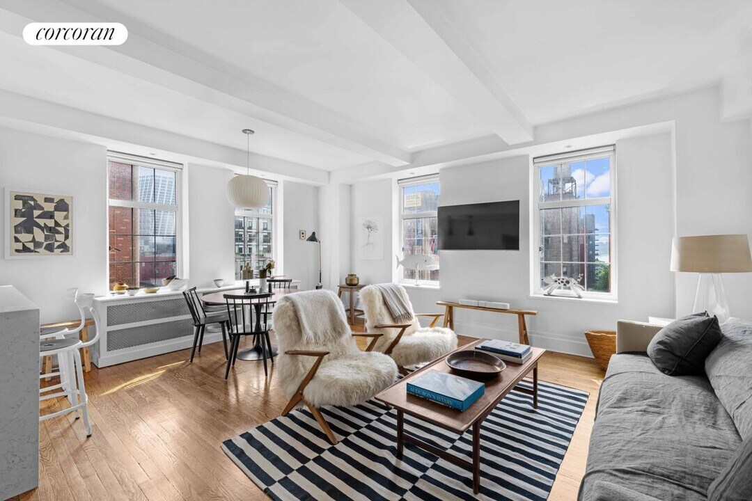 470 W 24th St in New York, NY - Building Photo