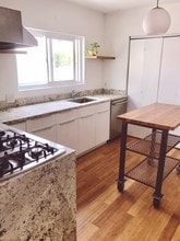 2566 S Spaulding Ave in Los Angeles, CA - Foto de edificio - Building Photo