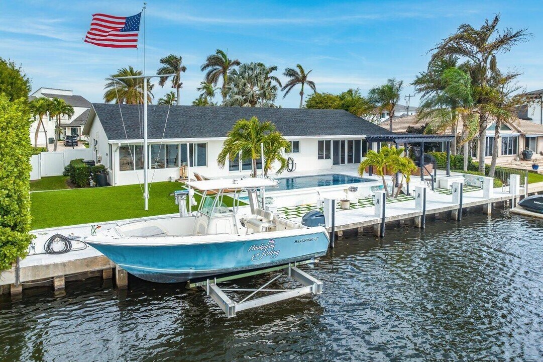 5 Inlet Cay Dr in Boynton Beach, FL - Building Photo