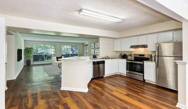 Peachtree Park Apartments in Atlanta, GA - Building Photo - Building Photo