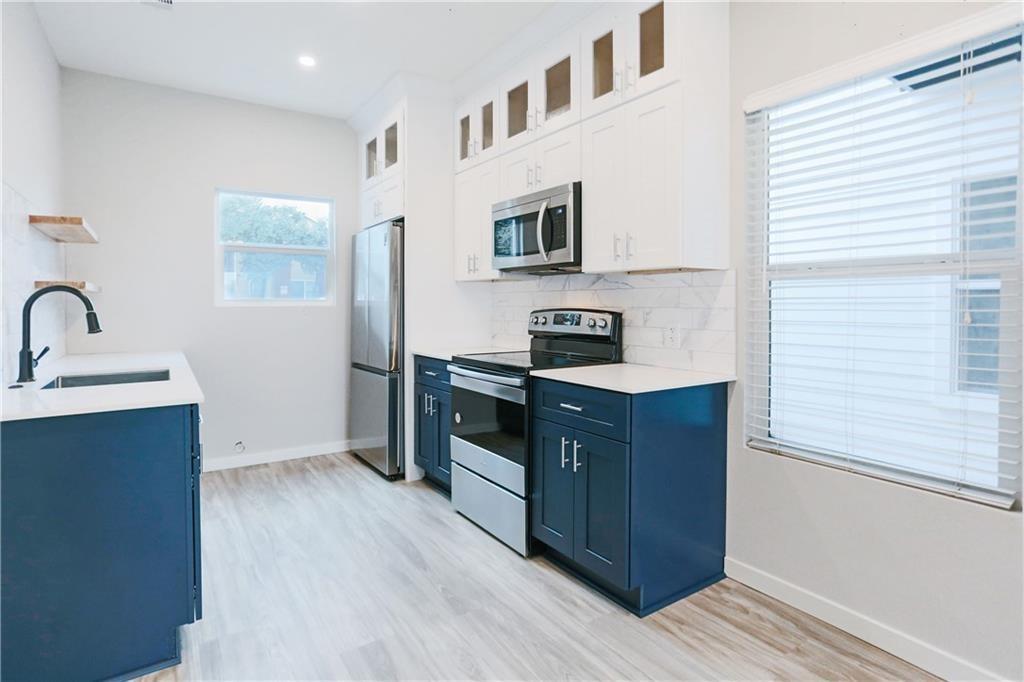 9504 Menchaca Rd in Austin, TX - Building Photo