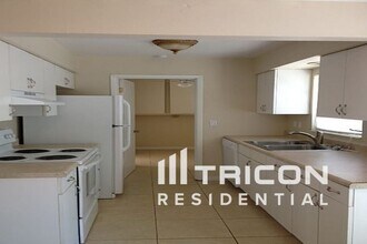 4000 Berkshire Dr in Sarasota, FL - Building Photo - Building Photo