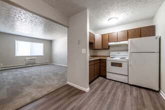 Timber Creek Apartments in Niles, OH - Building Photo - Interior Photo