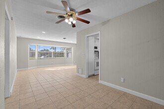 9318 1st St N in St. Petersburg, FL - Building Photo - Building Photo