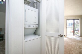 39455 Albany Common, Unit T in Fremont, CA - Building Photo - Building Photo