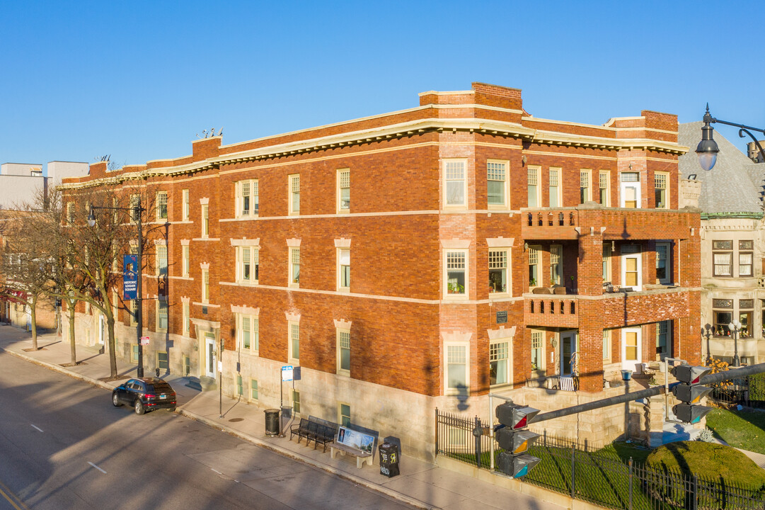 2400-2402 N Kedzie Blvd in Chicago, IL - Building Photo