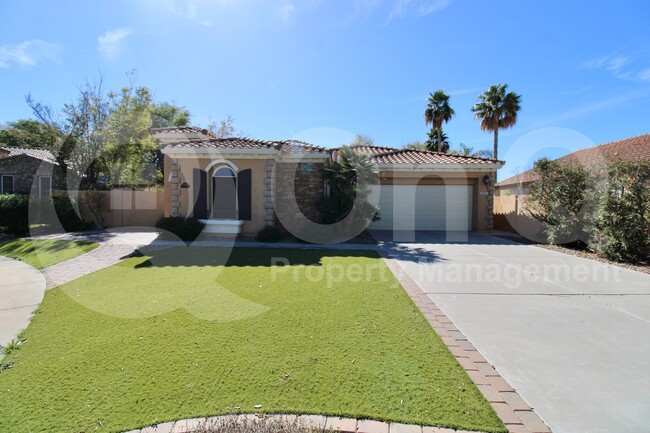 property at 2451 E Honeysuckle Pl