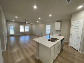 2210 S 10th St in Rogers, AR - Building Photo - Building Photo