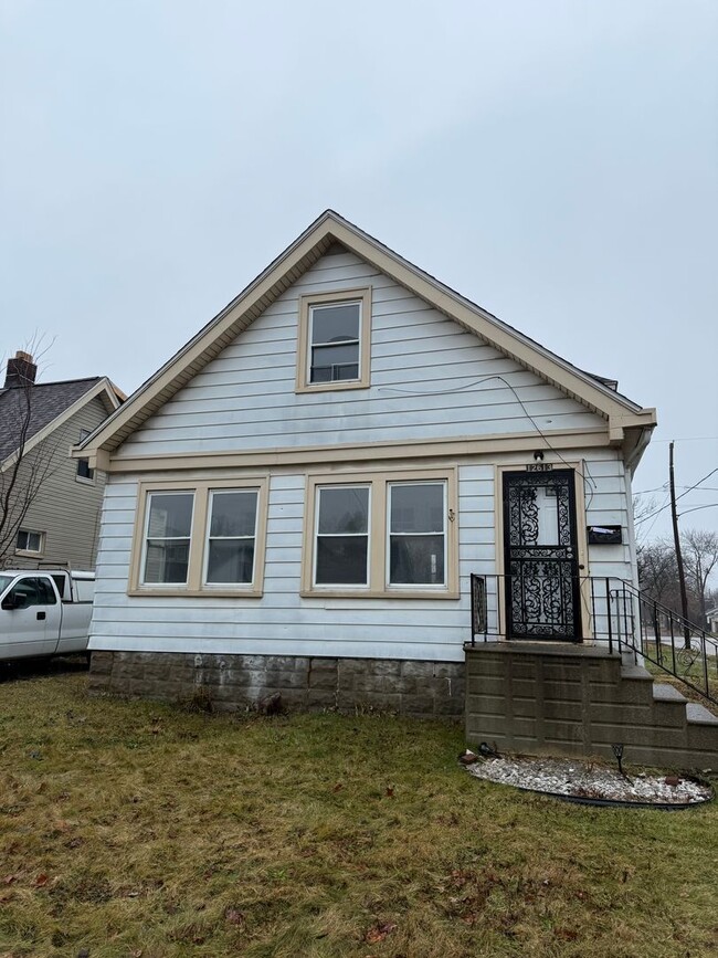 property at 12613 Revere Ave