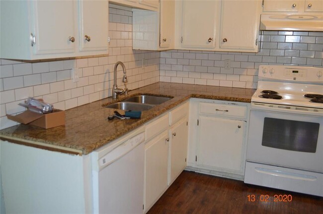 property at 608 N Plantation Dr