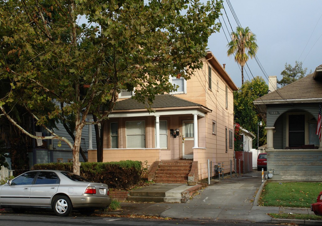 327 E Saint John St in San Jose, CA - Foto de edificio