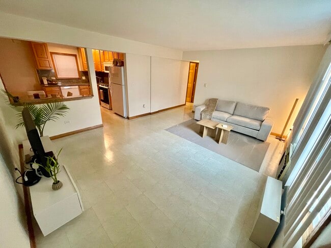 5450 W Higgins Ave, Unit 2