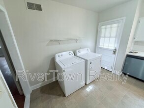 3560 Poplar Ave in Memphis, TN - Building Photo - Building Photo