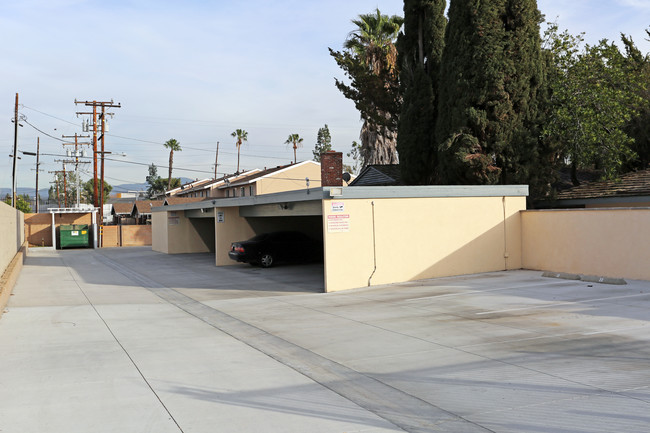 Garden Terrace Apartments in Santa Ana, CA - Foto de edificio - Building Photo