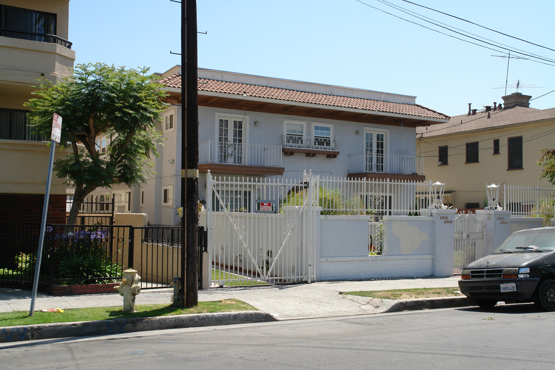 2946 Francis Ave in Los Angeles, CA - Building Photo