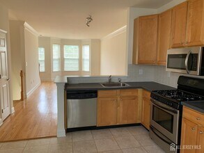 5 Grzyb Terrace in Sayreville, NJ - Building Photo - Building Photo