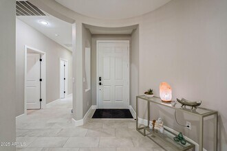2401 E Sequoia Dr in Chandler, AZ - Building Photo - Building Photo