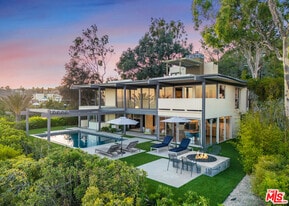 9892 Beverly Grove Dr in Beverly Hills, CA - Building Photo