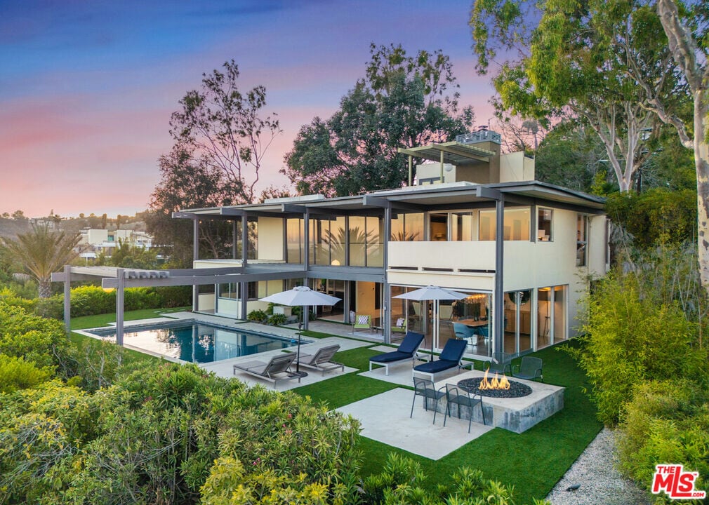 9892 Beverly Grove Dr in Beverly Hills, CA - Building Photo