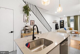 1704 Naudain St in Philadelphia, PA - Building Photo - Building Photo