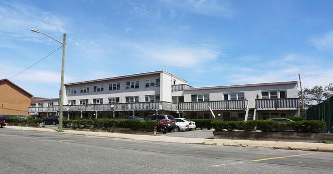 830 E Broadway in Long Beach, NY - Building Photo - Building Photo