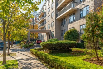 Woodview Condominium in Staten Island, NY - Foto de edificio - Building Photo