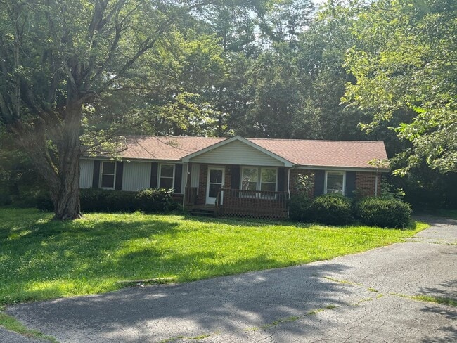 property at 347 Lake Ct Dr