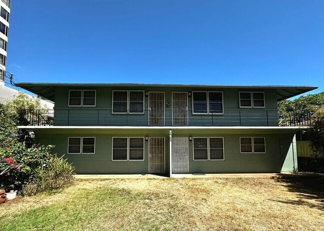 2750 Kahoaloha Ln in Honolulu, HI - Building Photo - Building Photo