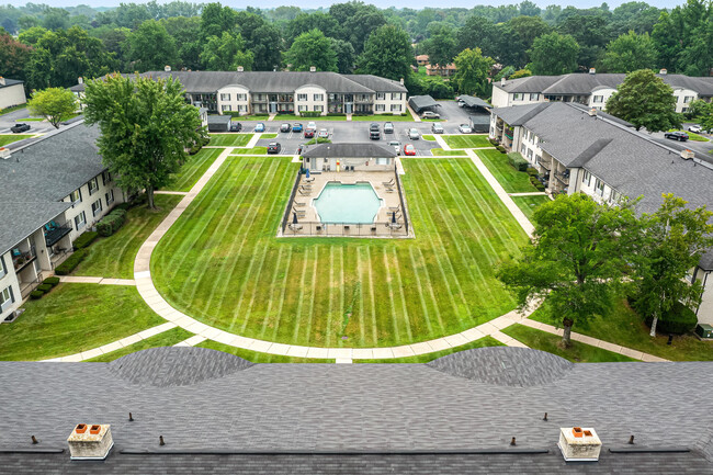 Chateau Riviera in Southfield, MI - Foto de edificio - Building Photo