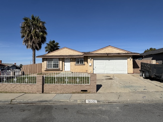 3908 Rene Dr in San Diego, CA - Foto de edificio - Building Photo