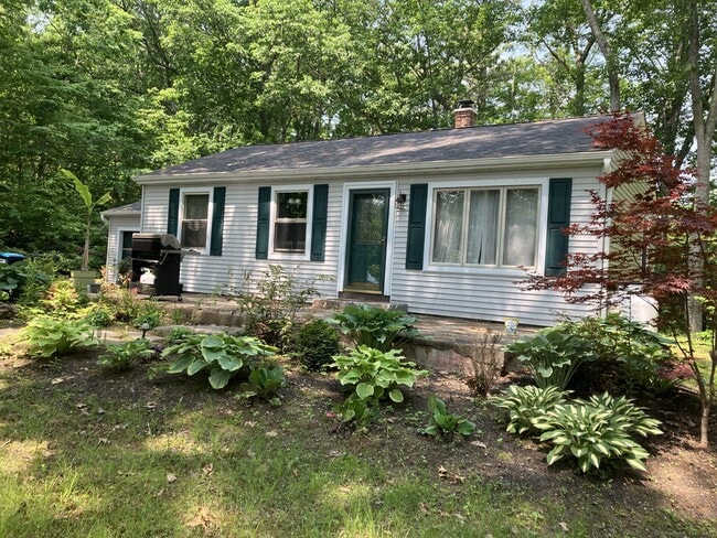 229 Wauregan Rd in Killingly, CT - Building Photo - Building Photo