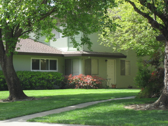 2707 Bidwell St in Davis, CA - Building Photo