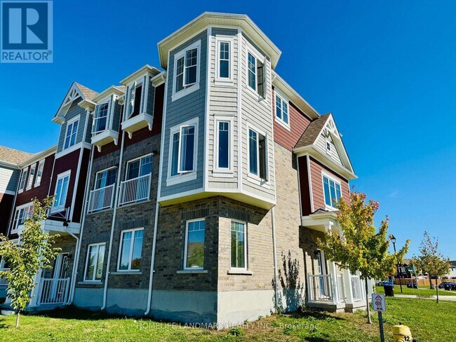 30 Village Gate Dr in Wasaga Beach, ON - Building Photo - Building Photo