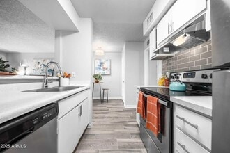 9410 N 31st Ave, Unit 2 in Phoenix, AZ - Building Photo - Building Photo