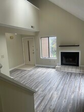 55 Cross St in Danbury, CT - Foto de edificio - Building Photo