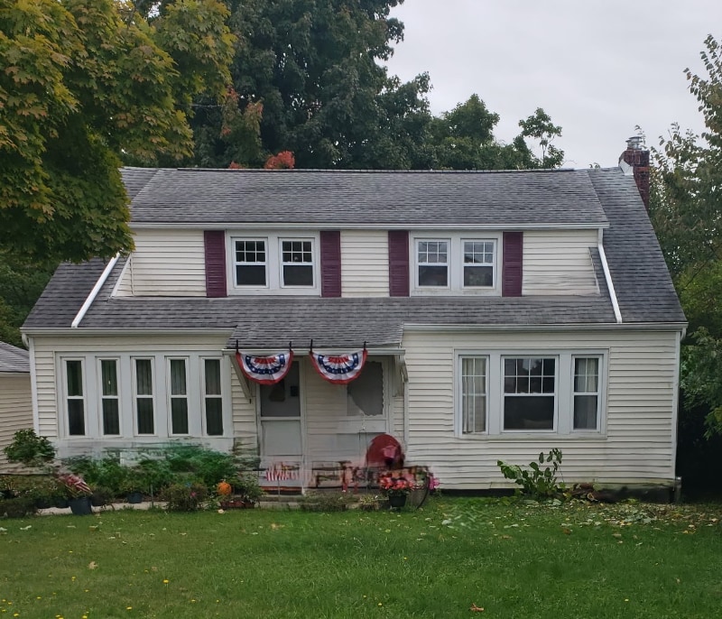 720 Columbus Rd in Bedford, OH - Building Photo