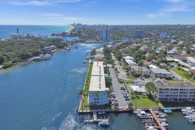 2772 NE 30th Ave in Lighthouse Point, FL - Building Photo - Building Photo