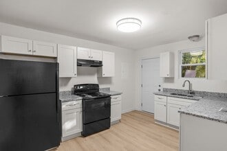 2000 Flower Ln in Chesapeake, VA - Building Photo - Building Photo