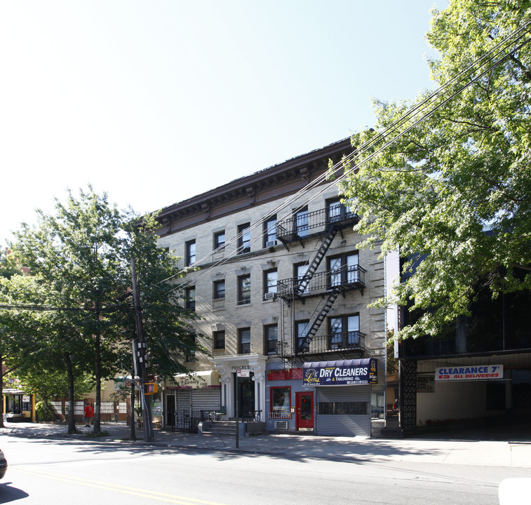 25-38 Astoria Boulevard in Astoria, NY - Building Photo