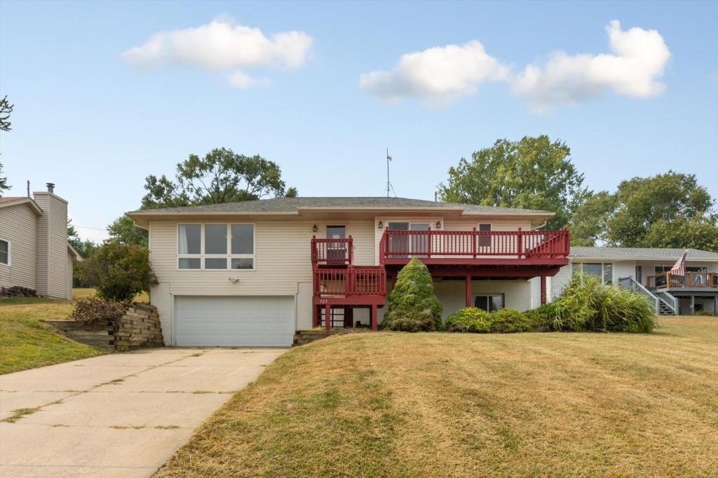 923 Beaver Lake Blvd in Plattsmouth, NE - Building Photo