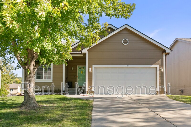7425 N 77th Ave in Omaha, NE - Building Photo