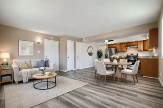 1009 Valencia St in Costa Mesa, CA - Building Photo - Building Photo