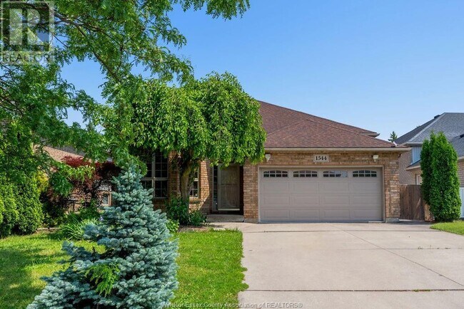 1544 Imperial Crescent in Windsor, ON - Building Photo - Building Photo
