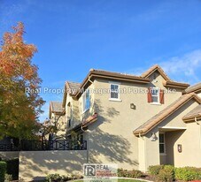 105 Cezanne Ln in Folsom, CA - Building Photo