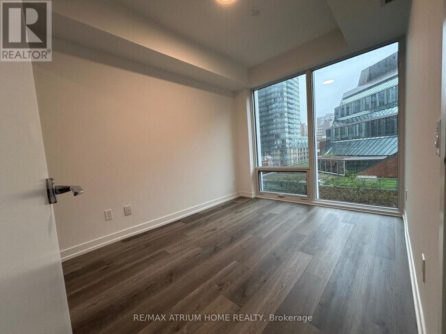 771-771 Yonge St in Toronto, ON - Building Photo - Building Photo