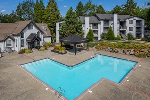 Overlook Pointe Apartments in Portland, OR - Building Photo