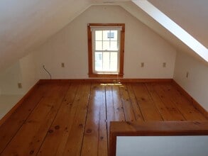 9 Lincoln Ave in Newmarket, NH - Foto de edificio - Building Photo