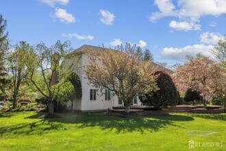 4 Stults Dr in Plainsboro, NJ - Foto de edificio - Building Photo
