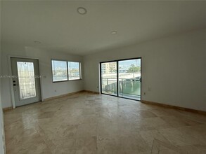 8435 Crespi Blvd in Miami Beach, FL - Building Photo - Building Photo