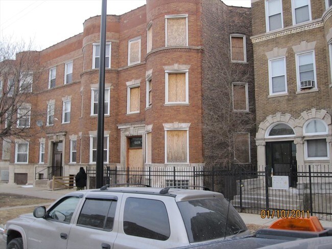 5123 S Indiana Ave in Chicago, IL - Building Photo - Building Photo